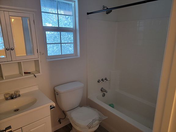 5th image of 775 N Village Ln