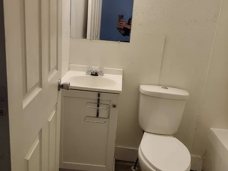 208 S Duluth Ave #1 — Photo 6