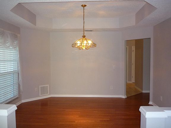 4th image of 716 Autumn Glen Dr