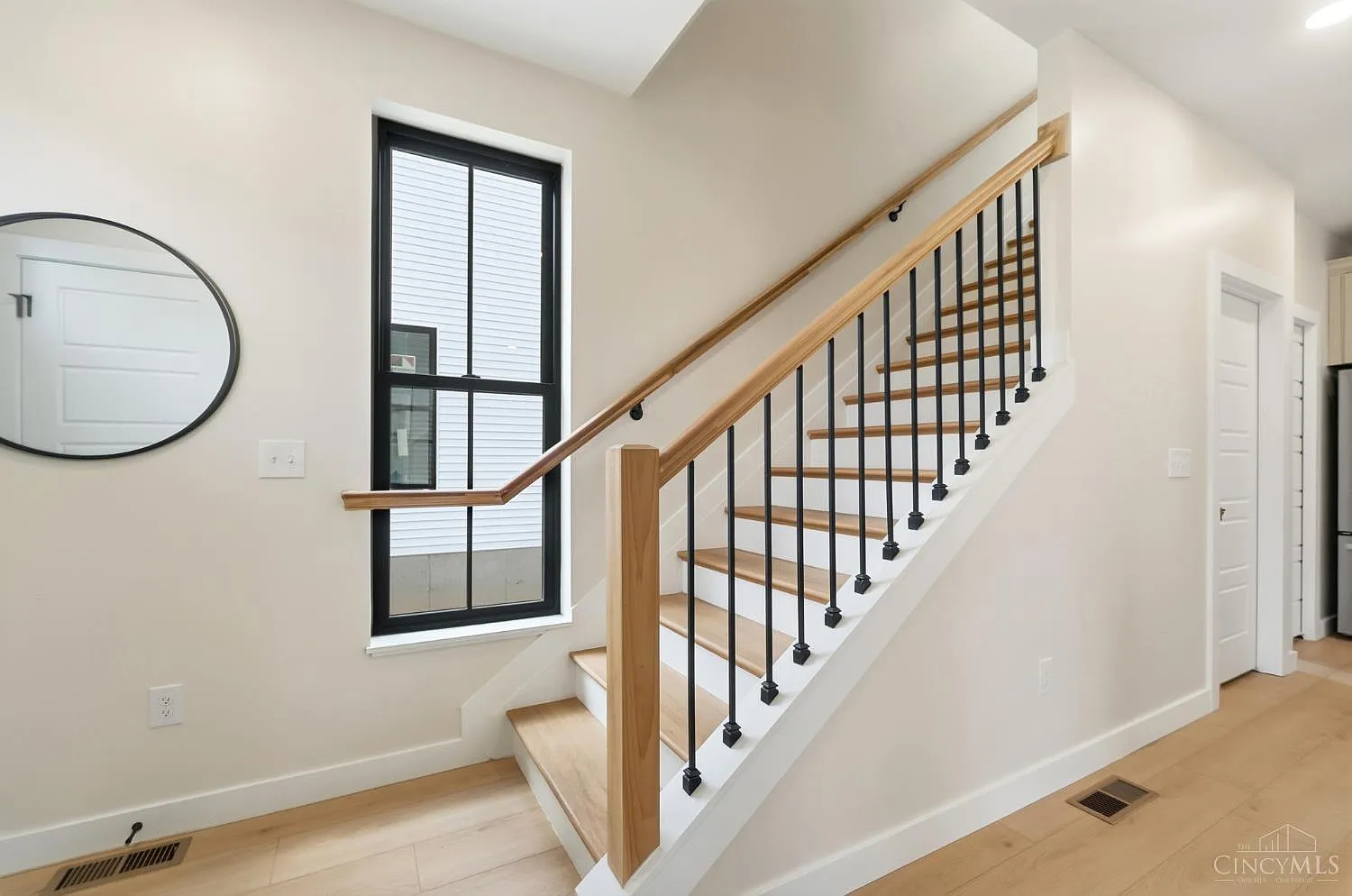 3 bed, 2.5 bath, 1930 sqft, $3,800 — Photo 3