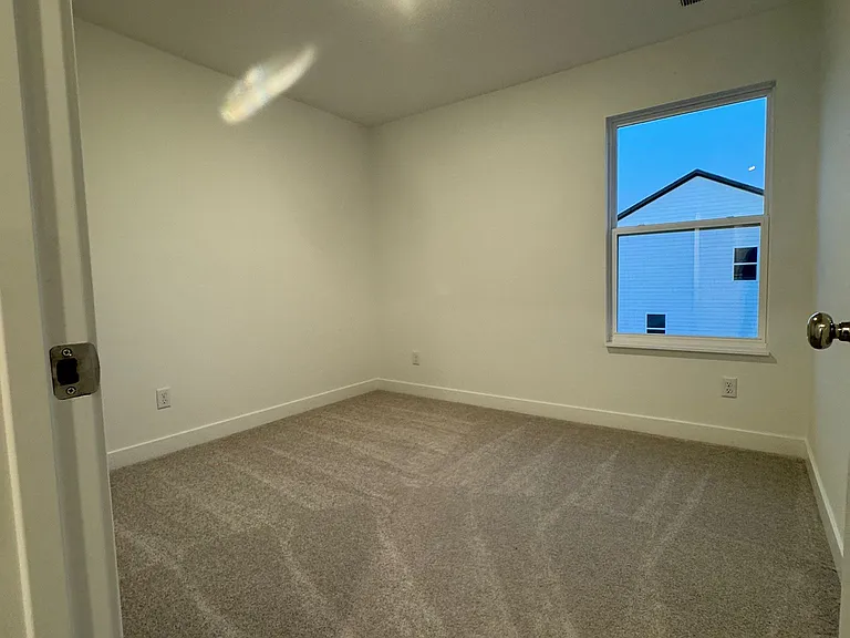 15322 Farrington Way — Photo 7