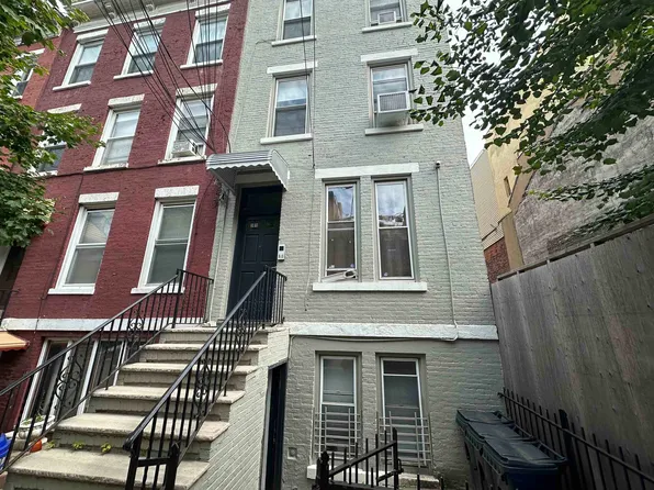 305 Park Avenue image 1 of 19