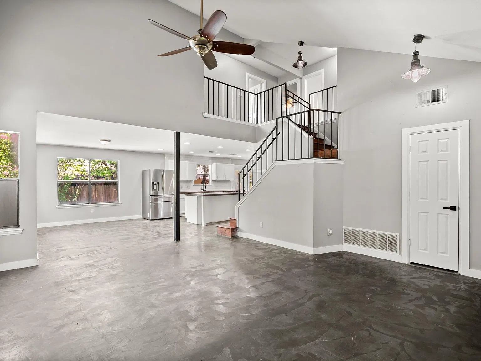 4 bed, 2.5 bath, 2190 sqft, $2,250 — Photo 4