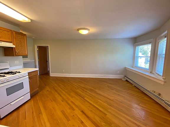 5th image of 44-46 Gates Ave Unit 4