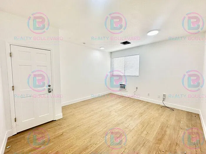 Studio, 241 sqft, $650 — Photo 3