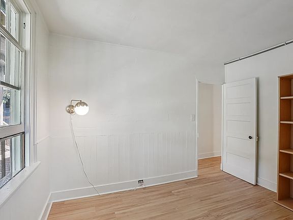 2nd image of 31A Oakwood St