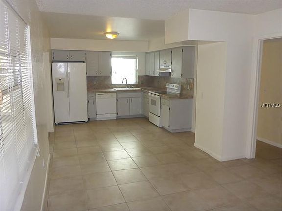 3rd image of 16004 Sharewood Dr