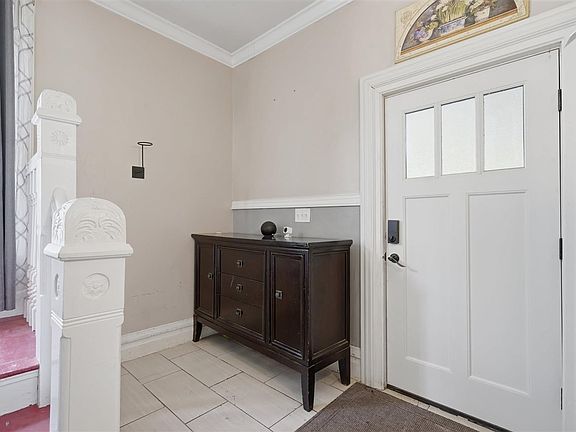 3rd image of 402 E Main St