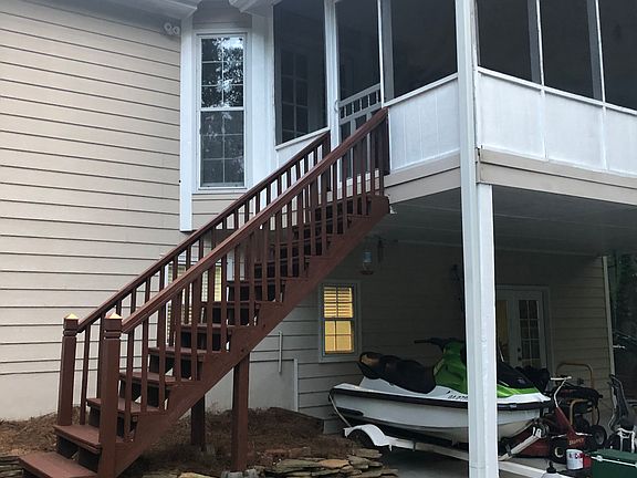 Screened in porch upstairs