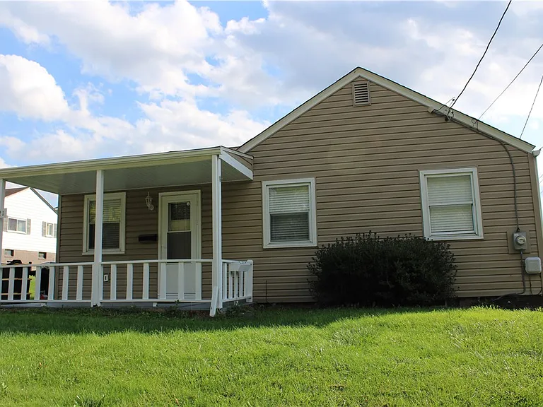 2821 Bertha St — Photo 1