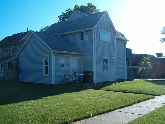 4th image of 1268 1/2 40th St #2
