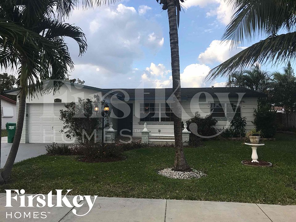 1st image of 4251 SW 20th St