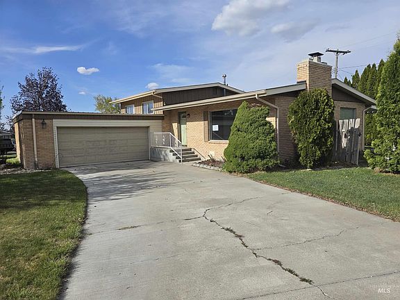 2nd image of 2863 Berkeley Ave