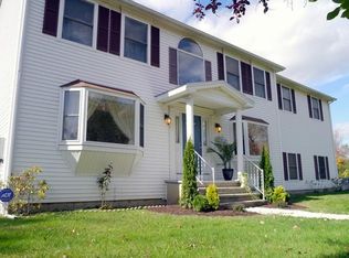 209 Old Farm Rd, Amherst, MA 01002