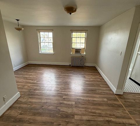 5th image of 134 Westmoreland Ct APT 4A