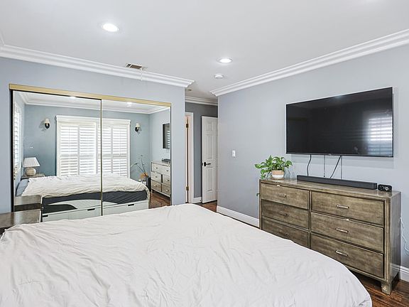 2nd image of 313 E 11th St #6267274877