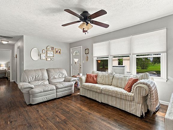 5th image of 525 W Erie Street
