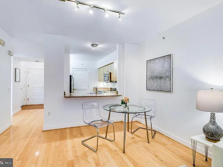 631 D St NW #330 — Photo 4