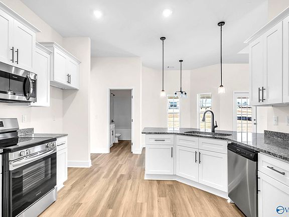 3rd image of 141 Ridgeland Trl