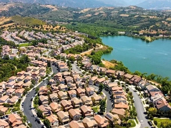 413 Knoll Lk, Mission Viejo, CA 92692