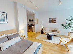 550 W 54th St