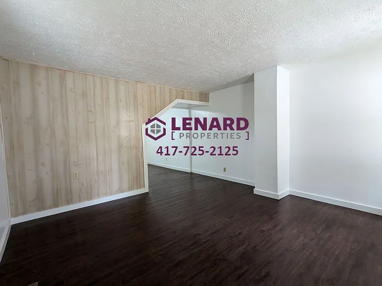 635 S Douglas Ave — Photo 2