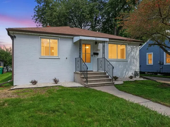 1627 Smith St, Green Bay, WI 54302