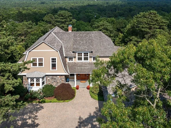 12 Stones Throw, Plymouth, MA 02360