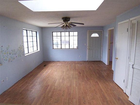5th image of 4532 Clarewood Ave