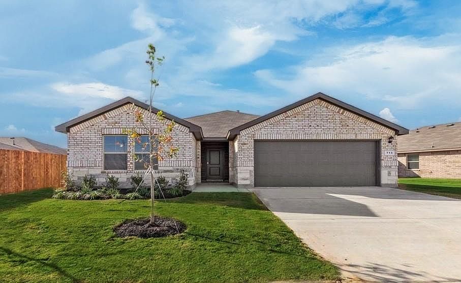 D.R. Horton's Taylor Floorplan. All Photos shown here may not depict the specified home & features included are for illustration purposes only