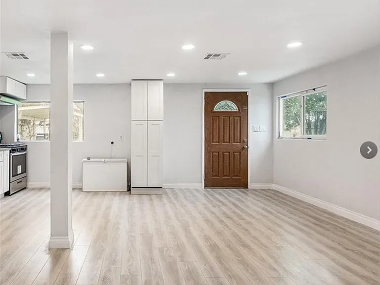 1632 Gould St — Photo 3