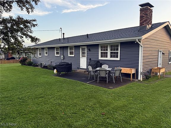 2nd image of 458 W Lawndale Pl