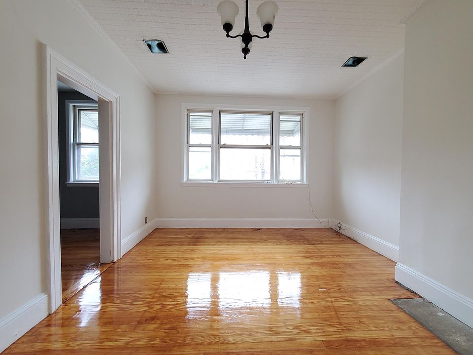 2nd image of 46 E 22nd St #4