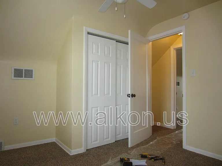 2411 Webster Ave — Photo 15