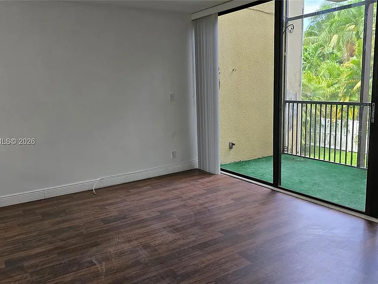 2810 SW 87th Ave #910 — Photo 7