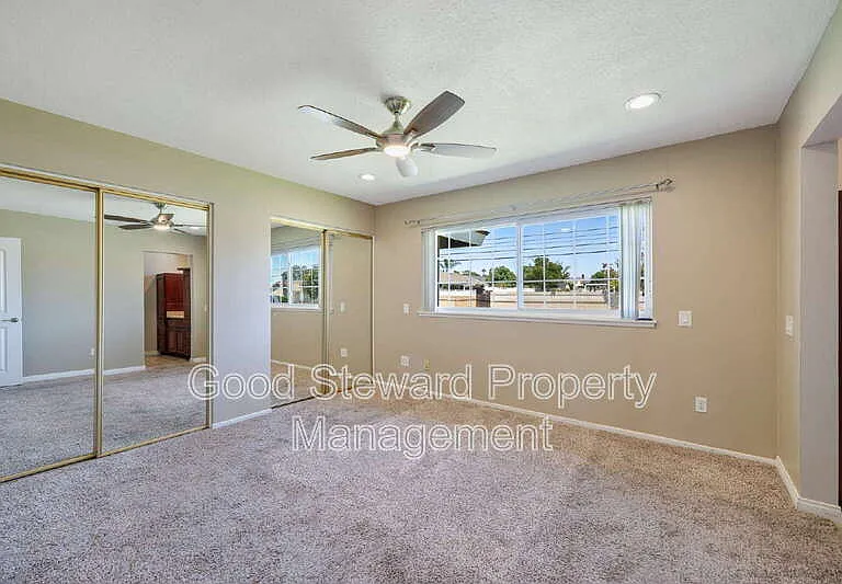 1219 N Van Buren St — Photo 11