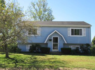 16 Saundra Dr, Westerly, RI 02891