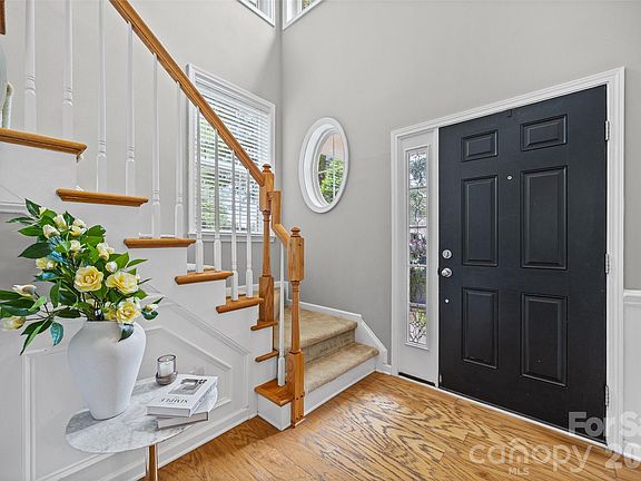 5th image of 706 Deerbrook Ln