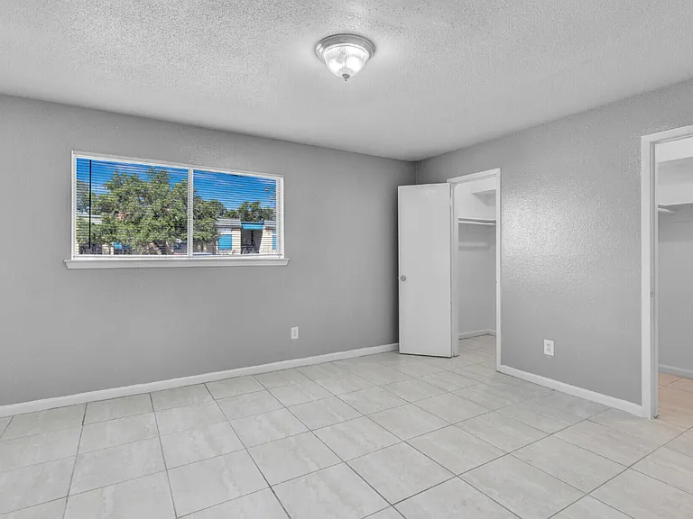 3737 Hillcroft Apartments — Photo 28
