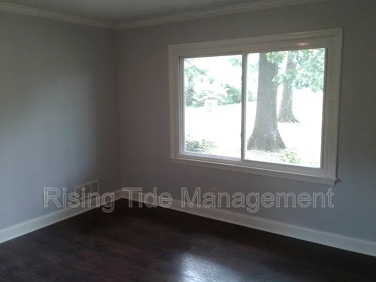 948 Hickory Dr — Photo 11