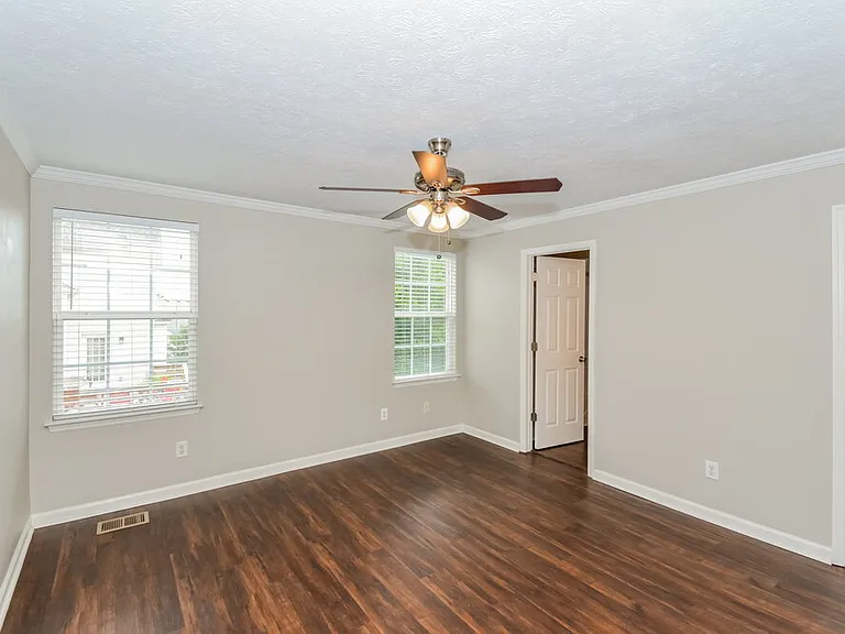 128 Louann Ln — Photo 9