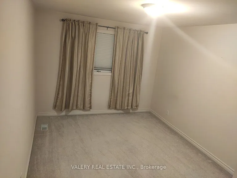 1058 Lexington Cir — Photo 8