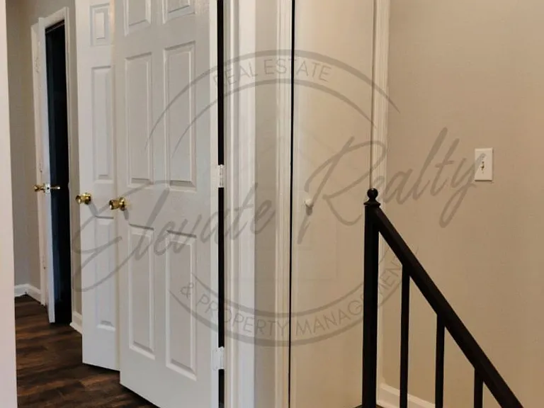 2437 Woodale Ln — Photo 16
