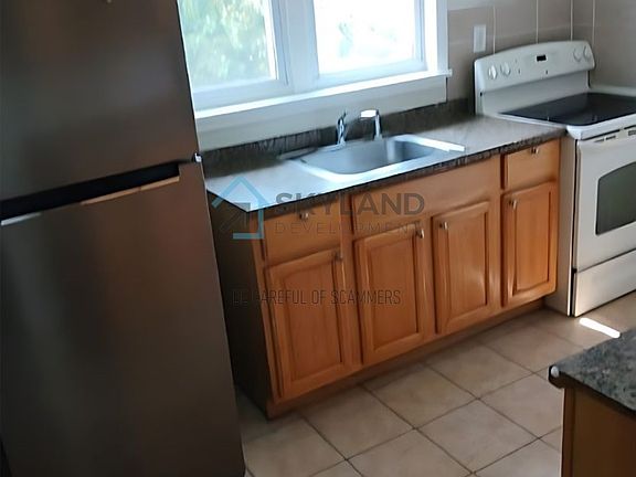 4th image of 1015 S 51st St #1
