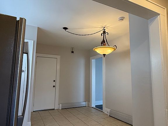 3rd image of 13 Erwin Pl Floor 1