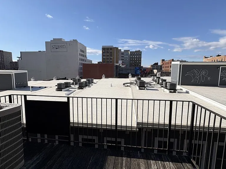 125 W. Saratoga St — Photo 33