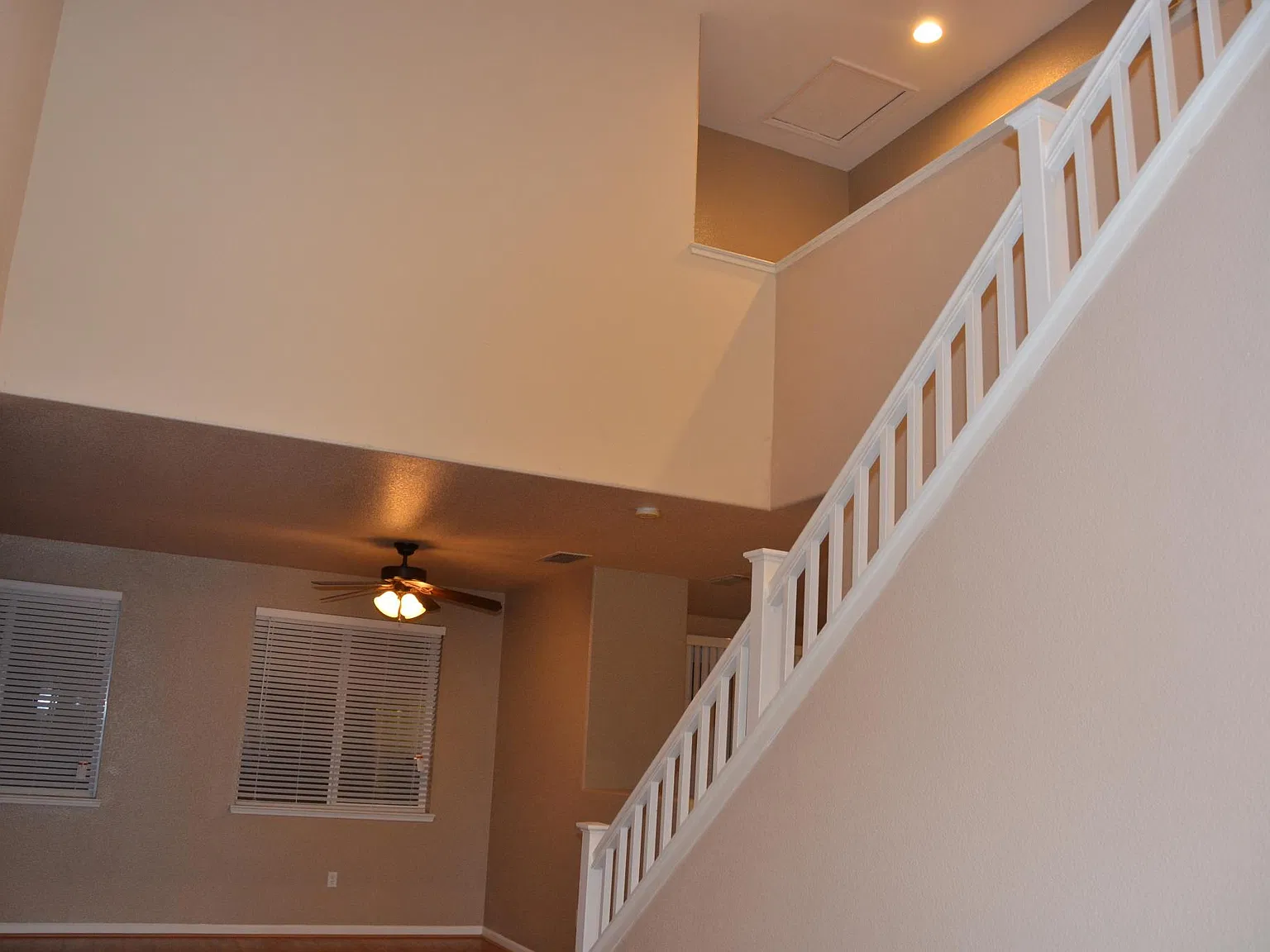 5 bed, 2927 sqft, $3,200 — Photo 3