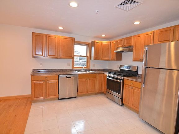 2nd image of 52 Grafton St #3