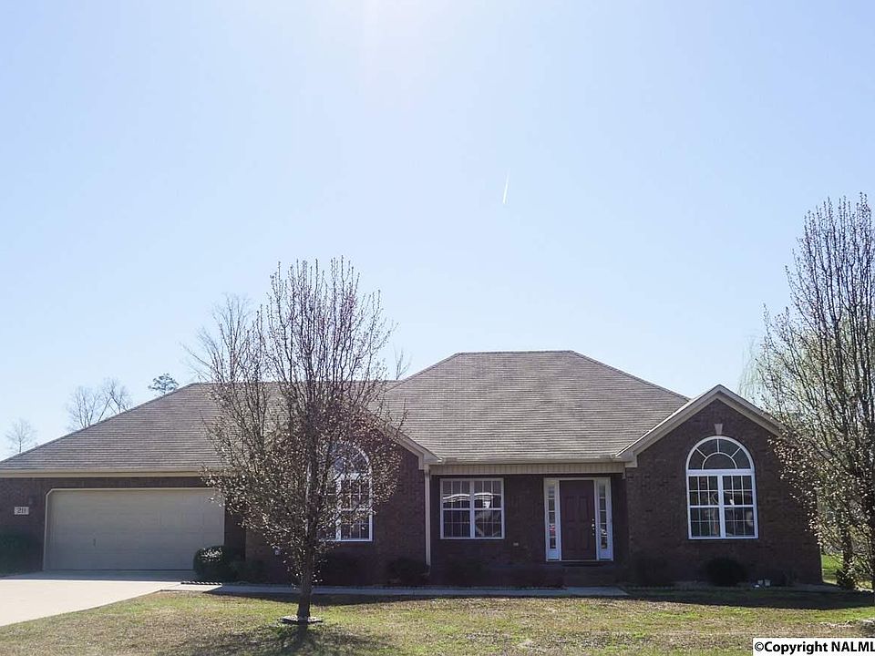 1st image of 211 Chestnut Oak Cir