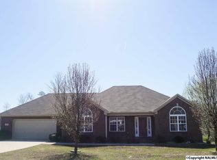 211 Chestnut Oak Cir, Owens Cross Roads, AL 35763